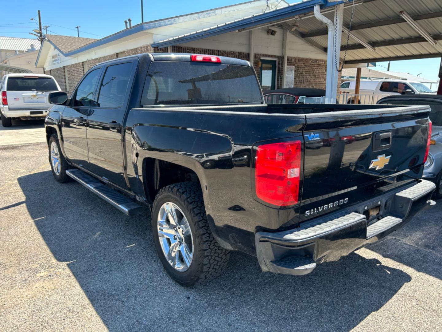 2018 Black Chevrolet Silverado 1500 Custom Crew Cab 2WD (3GCPCPEH3JG) with an 4.3L V6 engine, 6A transmission, located at 1687 Business 35 S, New Braunfels, TX, 78130, (830) 625-7159, 29.655487, -98.051491 - Photo#1